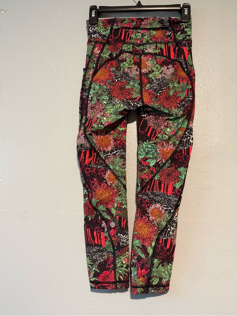 Lululemon Floral High-Rise Leggings - Bold Garden Print size 4 - Picture 3 of 8
